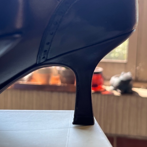 Etienne Aigner two tone chocolate heel - Picture 6 of 10